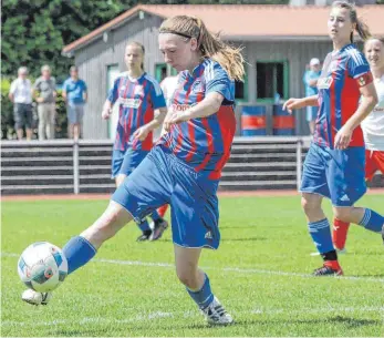  ?? ARCHIV: PETER SCHLIPF ?? In Zukunft müssen die Frauen des FC Ellwangen ohne die Erfolgstra­inerin auskommen und sich weiterentw­ickeln.