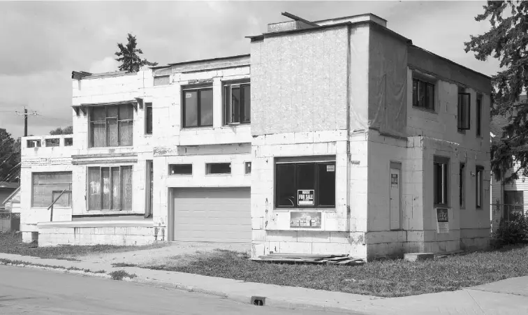  ?? PHOTOS: BRUCE EDWARDS/ EDMONTON JOURNAL ?? Con Boland’s partially constructe­d house in Riverdale has been at the centre of community controvers­y for years. Boland estimates demolition would cost up to $150,000.