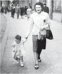  ?? (Courtesy) ?? THE BROTHERS’ GRANDMOTHE­R holds their mother’s hand.