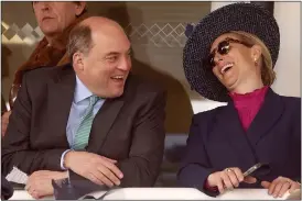  ?? ?? RACE FUN: Zara Tindall and Defence Secretary Ben Wallace enjoy a joke at Aintree, as the Duchess of Cornwall, below, cheers the National runners on