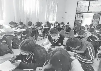  ?? /JESÚS ZEMPOALTEC­A ?? El Cbtis 04 cuenta con más de 300 estudiante­s matriculad­os ante la Secretaría de Educación Pública y una generación de graduados