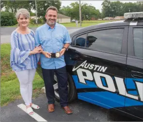  ?? MARK BUFFALO/THREE RIVERS EDITION ?? John Powell, pastor at Briarwood Baptist Church in Cabot, is the new chaplain for the Austin Police Department. He is pictured with his wife, Susie.