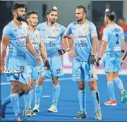  ?? AP ?? ▪ Indian players react after their loss to Netherland­s.