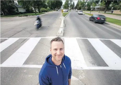  ?? LIAM RICHARDS ?? Blayne Hoffman is among those calling on city council to remove a barrier on Clarence Avenue that restricts turns onto Glasgow Street.