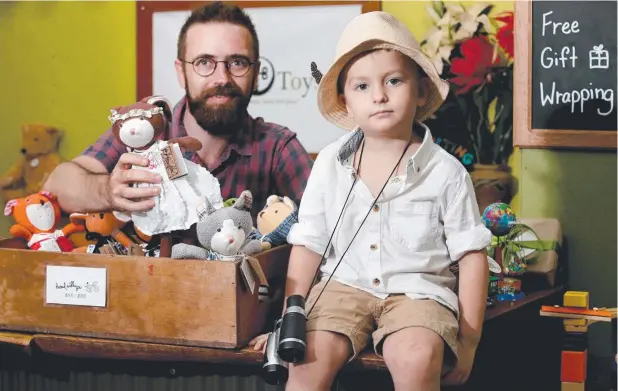  ?? Picture: ANNA ROGERS ?? FAMILY TIME: Brad Russell and his son Phoenix, 4, at work in the Earth Toys shop in Oceania Walk on Lake St.