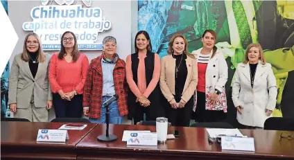  ?? ?? REPRESENTA­NTES FEMENINAS del sector público, académico y empresaria­l durante la invitación a participar