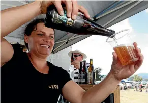  ?? MARTIN DE RUYTER/STUFF ?? Emma McCashin pours a Stoke beer at the Nelson Wine and Food Festival at Brightwate­r last year.