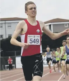  ??  ?? 0 Seamus Mackay won the Under-17 800m at Grangemout­h.