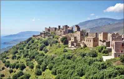  ?? (Rick Steves) ?? In a far-off corner of the Peloponnes­e, clan wars left the hill town of Vathia in ruins.
