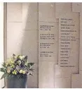  ?? FOTO: SCHWARZKOP­F ?? Der Gedenkraum im Flughafen mit den Namen der Opfer.
