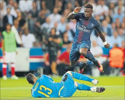  ?? FOTO: EFE ?? Serge Aurier El lateral del Paris Saint-Germain ha sido condenado por insultar y agredir a un miembro de la policía, el pasado mes de mayo