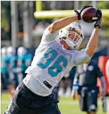  ?? MIAMI HERALD ?? Dolphins rookie tight end Mike Gesicki is intent on convincing the coaches he can block well enough to stay on the field.