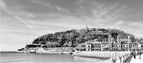  ??  ?? The Castillo de la Mota overlooks the San Sebastian casino and Concha Bay. — WP-Bloomberg photos