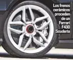  ??  ?? Los frenos cerámicos proceden
de un Ferrari
F430 Scuderia