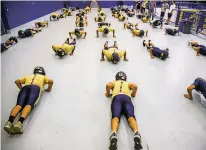  ?? GABRIELA CAMPOS/THE NEW MEXICAN ?? Santa Fe High football players warm up Tuesday before practice.