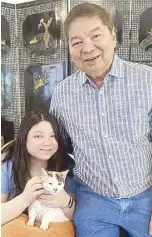  ?? ?? SMIC chairman Amando Tetangco with daughter Mia and cat Sunshine.