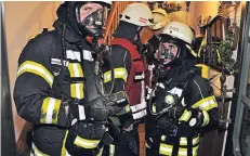  ?? FOTO: NN ?? Die Feuerwehr beim Einsatz mit schwerem Atemgerät im November.