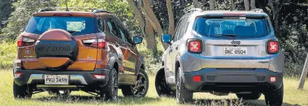  ??  ?? Diferenças. Estepe aparente é a marca registrada do EcoSport. No Renegade, o pneu reserva fica alojado no porta-malas