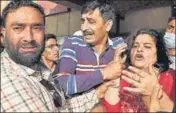  ?? WASEEM ANDRABI/HT ?? Family members of the slain Kashmiri Pandit grieve outside a hospital in Srinagar on Thursday.