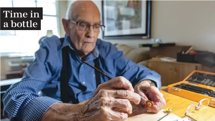  ?? CITIZEN PHOTO BY CHUCK NISBETT ?? Rae McIntyre, 88, puts the finishing touches on a fisher he will use as part of his latest art project that features his wood-carving skills.