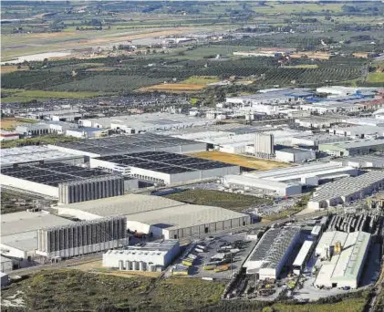  ?? XAVIER JUBIERRE ?? Vista aérea del polígono industrial de Constantí, en Tarragona.