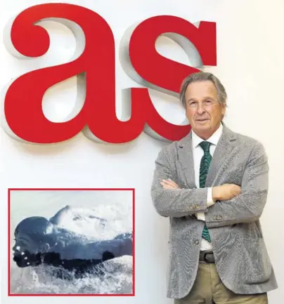  ??  ?? Joaquim Pujol posa junto al logo de AS. En la otra imagen se ve a Pujol nadando en los Juegos de Tokio en 1964.