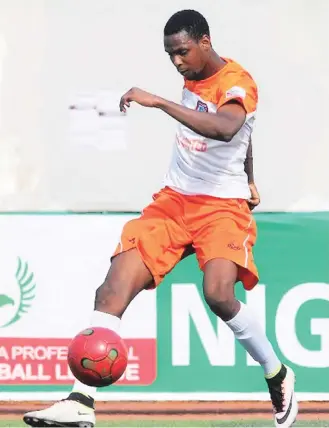  ??  ?? Akwa United inspiratio­nal player, Alhassan Ibrahim in action for the 'Promise Keeper' during a league match in the ongoing NPFL season.