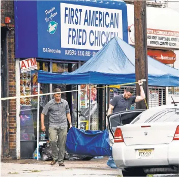  ?? JUSTIN LANE, EPA ?? FBI investigat­ors gather evidence Monday at an Elizabeth, N. J. restaurant owned by the family of Ahmad Rahami, who is the suspect behind recent New York- area bombings. Rahami was arrested earlier in the day in Linden, N. J. after a shootout with...