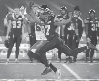  ?? CATHIE COWARD, THE HAMILTON SPECTATOR ?? Hamilton defensive back Richard Leonard gets in front of a pass intended for Calgary’s Marquay McDaniels.