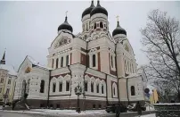  ?? ?? Le superbe château de Kadriorg, la cathédrale orthodoxe Nevski et le mémorial des victimes du communisme au temps de la domination de l’URSS.