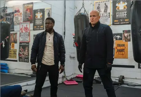  ?? NETFLIX PHOTOS ?? Teddy (Kevin Hart, left) joins forces with the Man from Toronto (Woody Harrelson) after being mistaken for him.