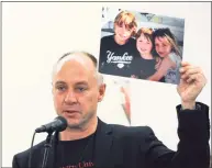  ?? Erik Trautmann / Hearst Connecticu­t Media ?? Mark Barden, who lost his son Daniel in the Sandy Hook massacre, in 2018 bholds up a photo of his children.