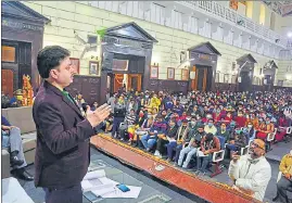  ?? HT PHOTO ?? Lucknow divisional commission­er Ranjan Kumar delivering opening lecture during the Abhyuday’s first tutorial session organised at Lucknow University on Tuesday.