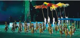  ?? ANGGER BONDAN/JAWA POS ?? KHAS: Dalam upacara pembukaan PON XX/2021 Papua, burung cenderawas­ih menjadi salah satu simbol yang ditampilka­n. Presiden Jokowi secara resmi membuka PON XX/2021 Papua kemarin.