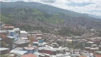  ??  ?? La Comuna 13 ha registrado un aumento en los homicidios del 86%. |FELIPE ALARCÓN - PUBLIMETRO