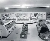  ?? PUBLIX/LAKELAND PUBLIC LIBRARY ?? The deli counter in the first Publix supermarke­t.