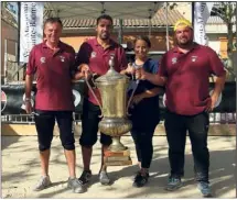  ?? (Photos I.R.) ?? Thierry Terreno, Anthony Kerfah et Laurent Matraglia avec l’imposant trophée des vainqueurs.