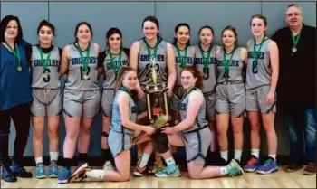  ?? CITIZEN STAFF PHOTO ?? The Shas Ti Kelly Road Grizzlies celebrate winning the North Central zone double-A senior girls basketball title for the first time in the school’s history since 1991.