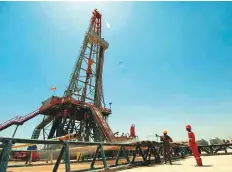 ?? Reuters ?? The Rumaila oilfield in Basra, Iraq, A project to supply a Kuwaiti petrochemi­cal project with gas from Iraq’s Rumaila field is still awaiting final approval by the two countries.
