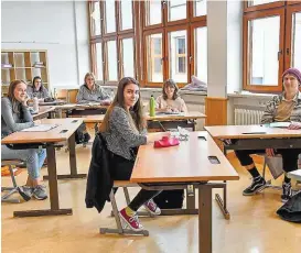  ??  ?? Bald müssen alle Schüler wieder die Schulbank drücken