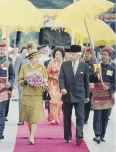  ?? ?? Tour: With Malaysia King Raja Azlan Shah in 1989. (photo; Getty)