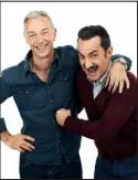  ??  ?? GRANDI AMICI Linus con il collega e grande amico Nicola Savino (52 anni): hanno iniziato a lavorare insieme nel 1996 nel programma Deejay Chiama Italia, lo stesso che conducono attualment­e su Radio Deejay.