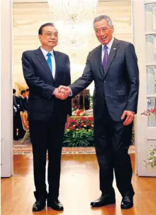  ?? /AFP ?? Cordial: Singapore’s Prime Minister Lee Hsien Loong, right, with Chinese Premier Li Keqiang before a meeting at the Presidenti­al Palace on the sidelines of the 33rd Associatio­n of Southeast Asian Nations summit in Singapore on November 12.