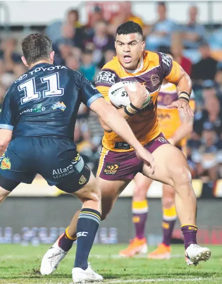  ?? Picture: AAP IMAGE ?? Keebra Park junior and Broncos forward David Fifita goes on the charge last night.