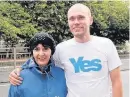  ??  ?? New recruit Rutherglen’s Yes campaign co-ordinator Margaret Ferrier with recent convert Derek Thomson