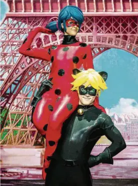  ?? Caio Gallucci/Divulgação ?? A heroína Ladybug (Thalyta Medeiros) e o super-herói Cat Noir (Jeferson Kucioyada), em cena da peça que tem estreia amanhã