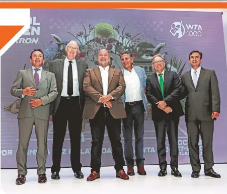  ?? ?? El gobernador de Jalisco acompañó a la gente de la WTA que tendrán un Torneo Master en el mes de octubre.