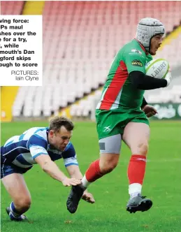  ?? PICTURES: Iain Clyne ?? Driving force: DMPs maul pushes over the line for a try, left, while Plymouth’s Dan Mugford skips through to score