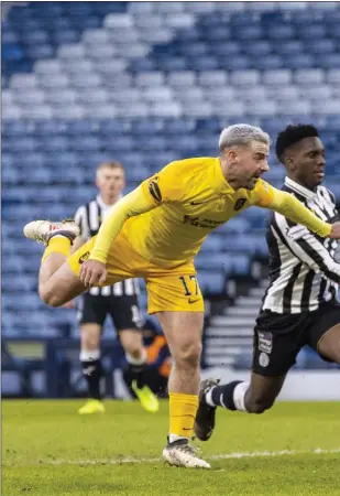  ??  ?? Scott Robinson heads home the winner for Livingston, to the delight of their manager, David Martindale (left)