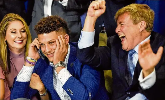  ?? CHELSEA PURGAHN / TYLER MORNING TELEGRAPH ?? Patrick Mahomes smiles with his mom, Randi Martin, and Leigh Steinberg in 2017 while the quarterbac­k is on a call with the Kansas City Chiefs during an NFL draft watch party in Tyler, Texas. “Them (Steinberg and Chris Cabott, the president and COO of Steinberg Sports & Entertainm­ent) connecting with my family was huge,” said Mahomes. “Them having that same vision. I felt we were on the same page as far as how the process should go.”